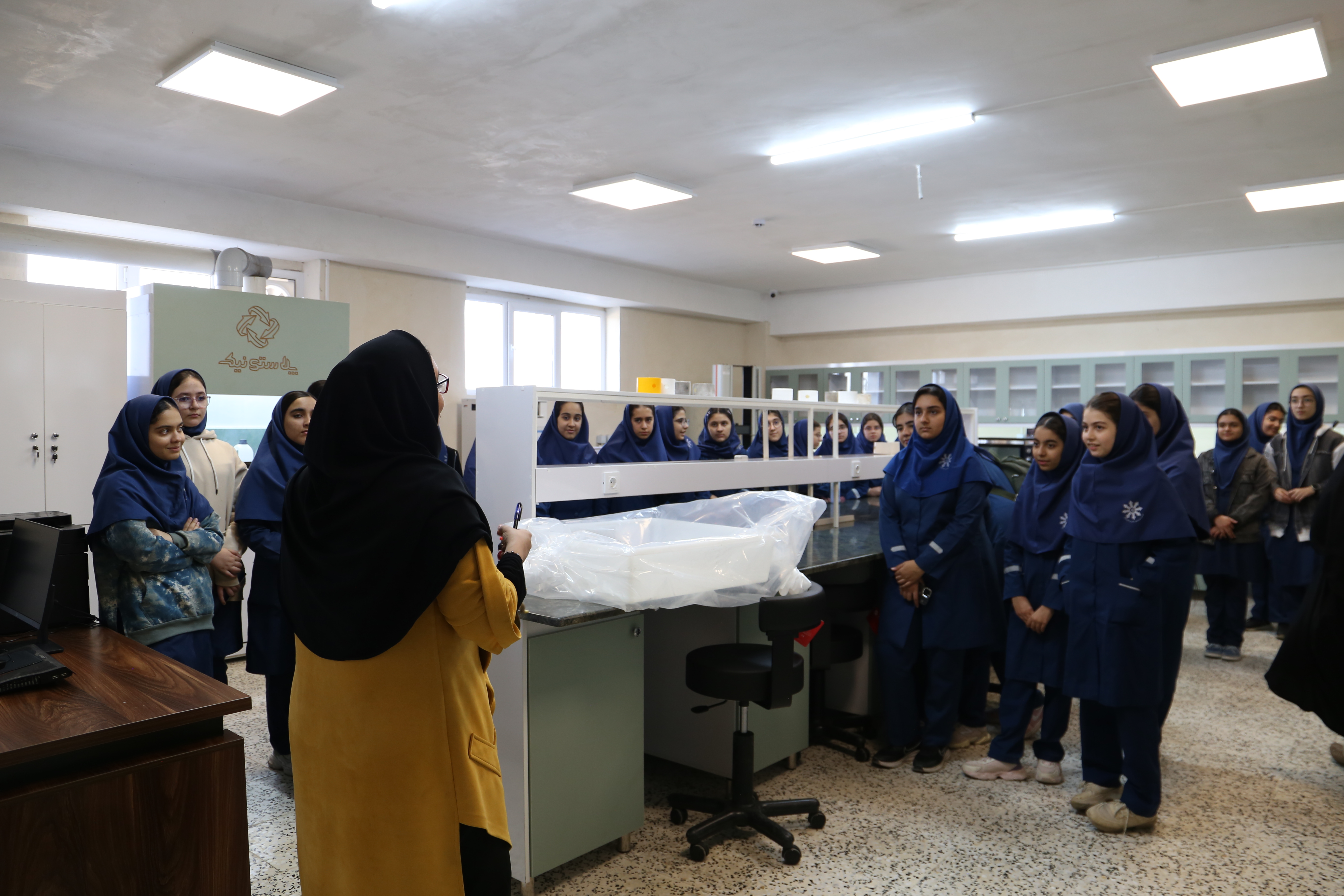 دانش‌آموزان استعدادهای درخشان فرزانگان نوشهر